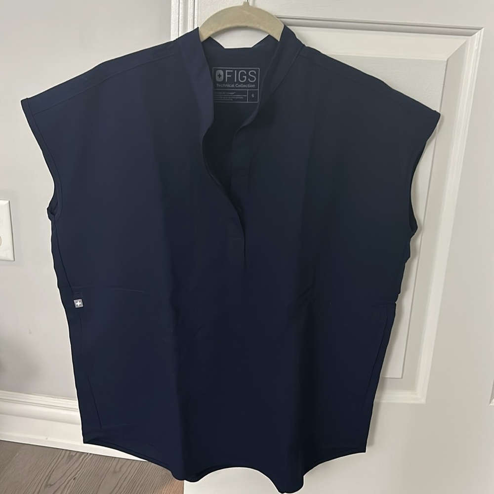 Figs Rafaela Scrub Top in Navy